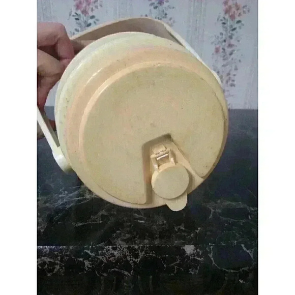 Vintage 1979 Igloo Red Thermos With Lid Half Gallon - Picture 6 of 8